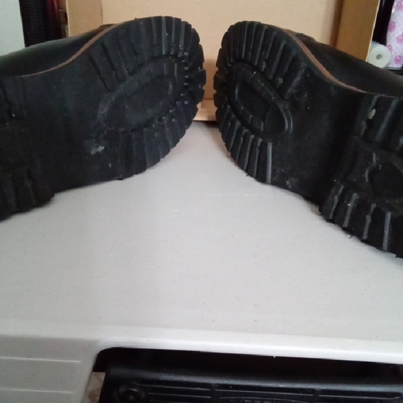 G.H. Bass & Co. Black and Brown Chelsea Boots - Picture 4 of 10